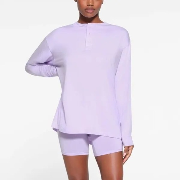 NWT SKIMS boyfriend longsleeve Henley shirt in lily - Picture 1 of 6